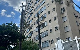 KIT FRENTE A PRAIA EM Sv